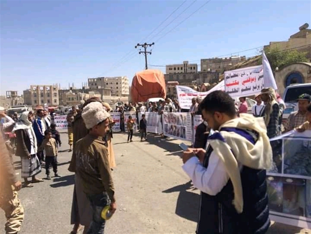 مليشيا الحوثي تبدأ استخدام البلاطجة للسيطرة على تظاهرات أسبوعية متزايدة ضدها في صنعاء