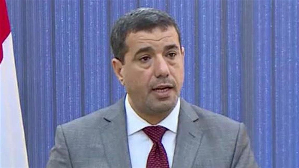 بعد صمت طويل عن خذلان "مارب" ... متحدث الحكومة يخرج بتصريح ركيك ويدعو الحوثي إلى "حرب الرجال"