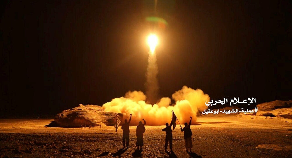 الحوثيون يزعمون استهداف معسكر سعودي بخمسة صواريخ باليستية