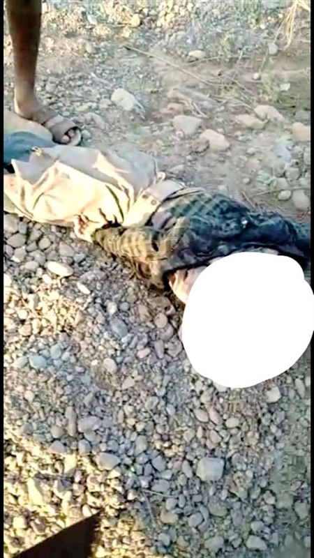 فيديو: عمران قيادي حوثي يقتل طفلا حاول جلب ماء من بئر انتزعته المليشيا لعبدالملك الحوثي