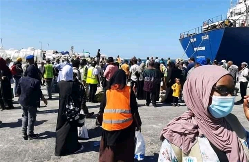 عشرات العائلات اليمنية المهجرة تصل إلى الصومال