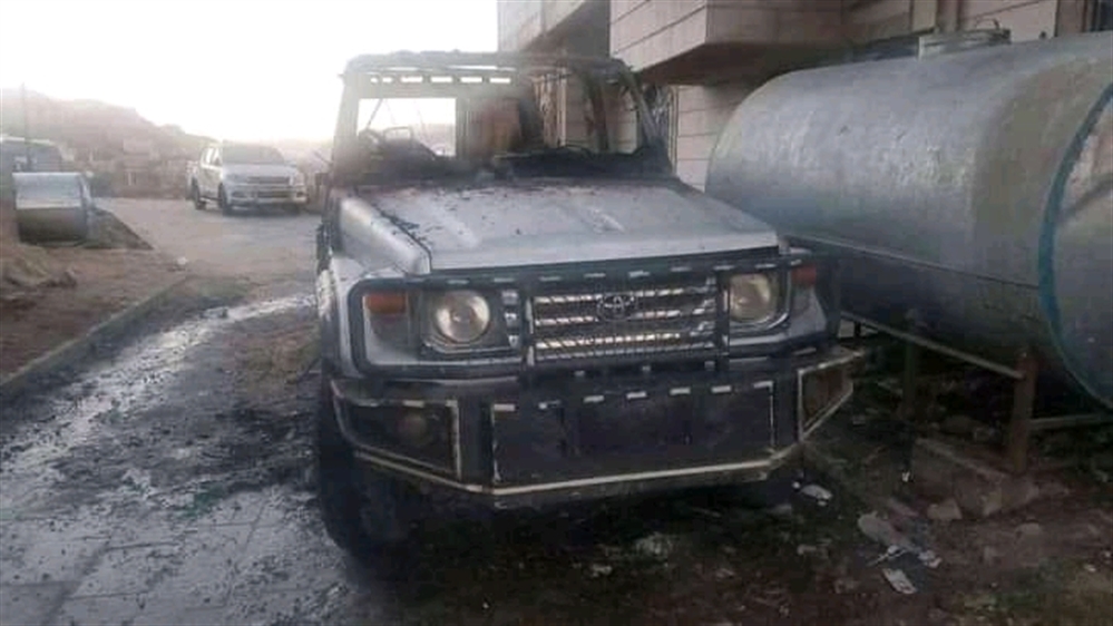 إب: مجهولون يحرقون سيارة شيخ قبلي أمام منزله