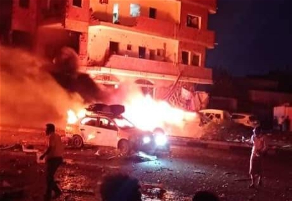 وسط تضارب الروايات عن السبب... انفجار عنيف يهز مدينة عدن ويوقع ضحايا..(فيديو)