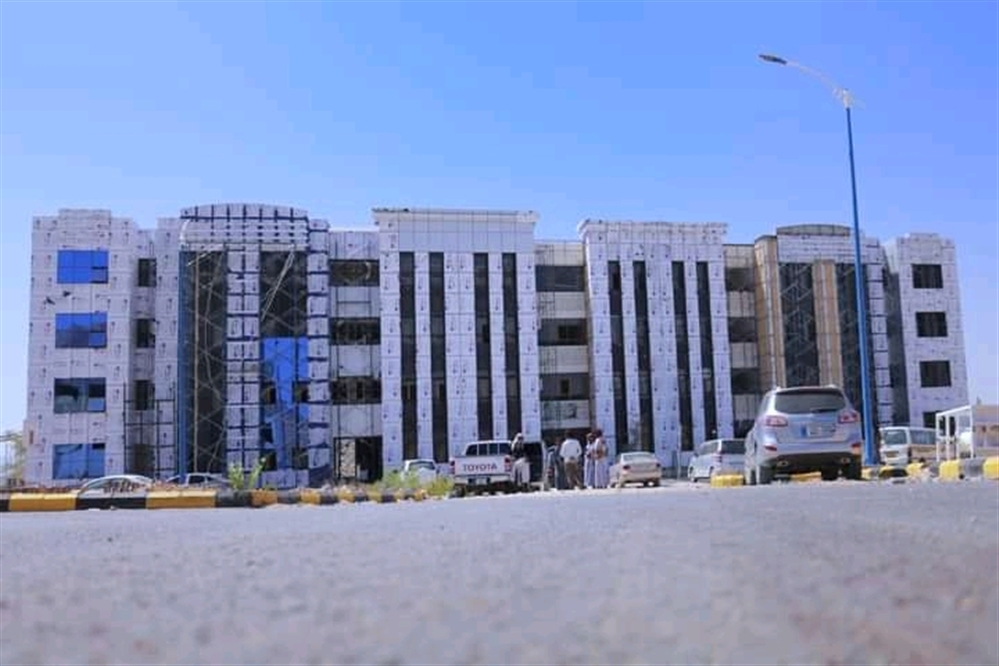 جامعة شبوة تستعد لاستقبال أول دفعة في كلية الطب وبن عديو يتفقد مباني الكلية