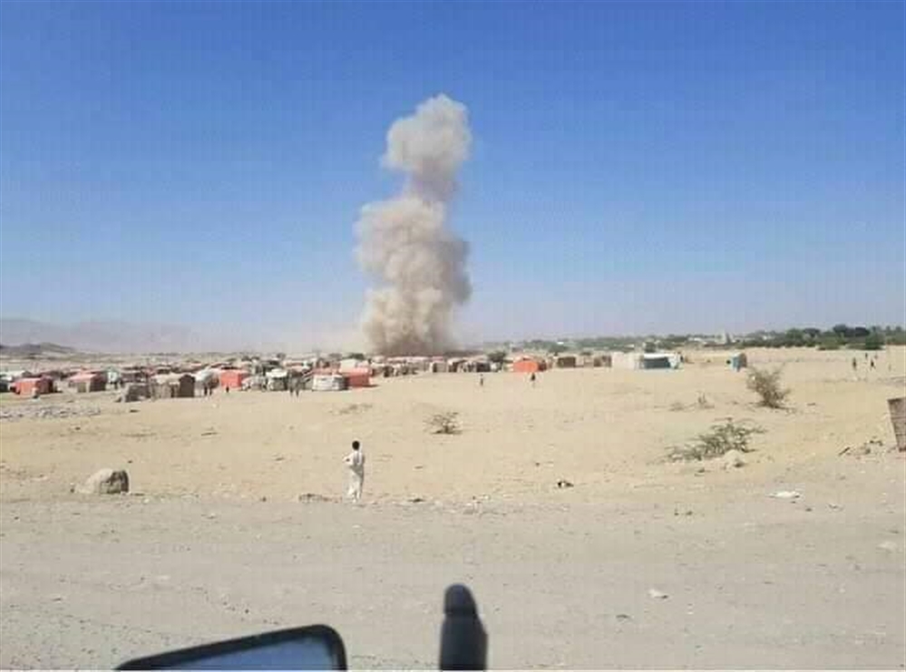 قصف صاروخي حوثي يستهدف مخيما للنازحين في مارب