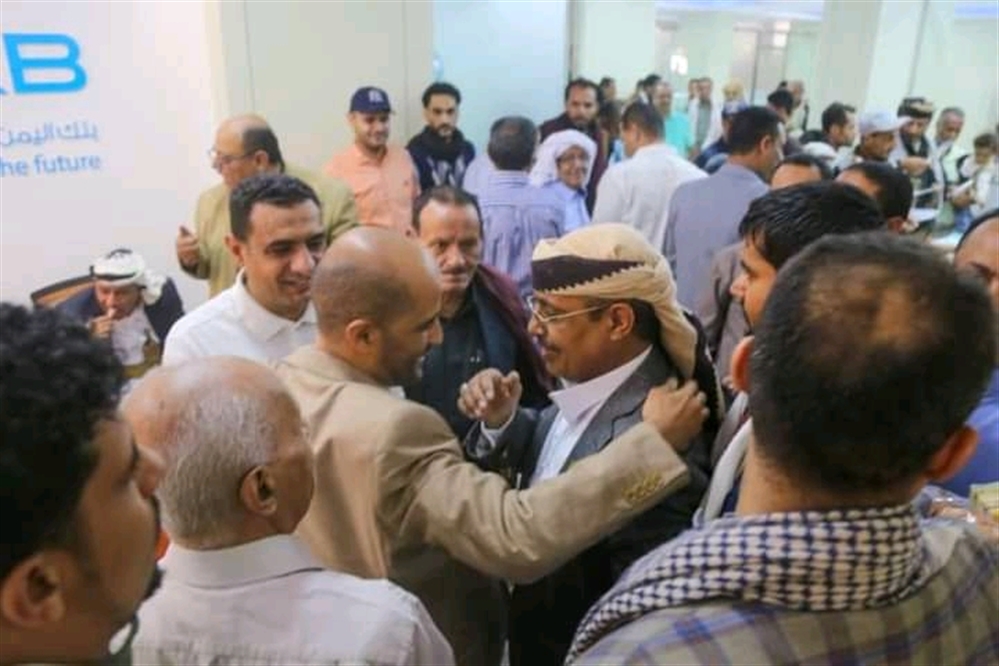 بنك متورط بتمويل الحوثيين وغسيل أموالهم يفتح فرعين جديدين