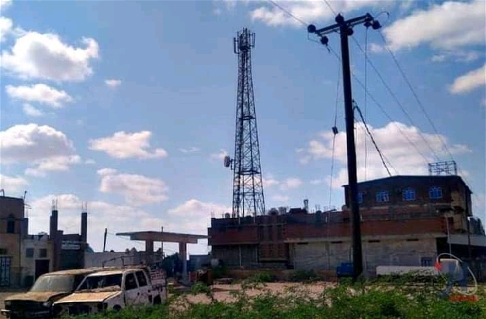 مليشيا الحوثي تقطع الاتصالات والإنترنت عن حيس والخوخة بالحديدة