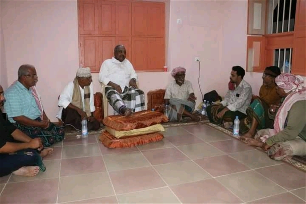 باعوم يلتقي بعدد من مقادمة حضرموت بعد تصريحه بعدم الاعتراف بمحافظ حضرموت
