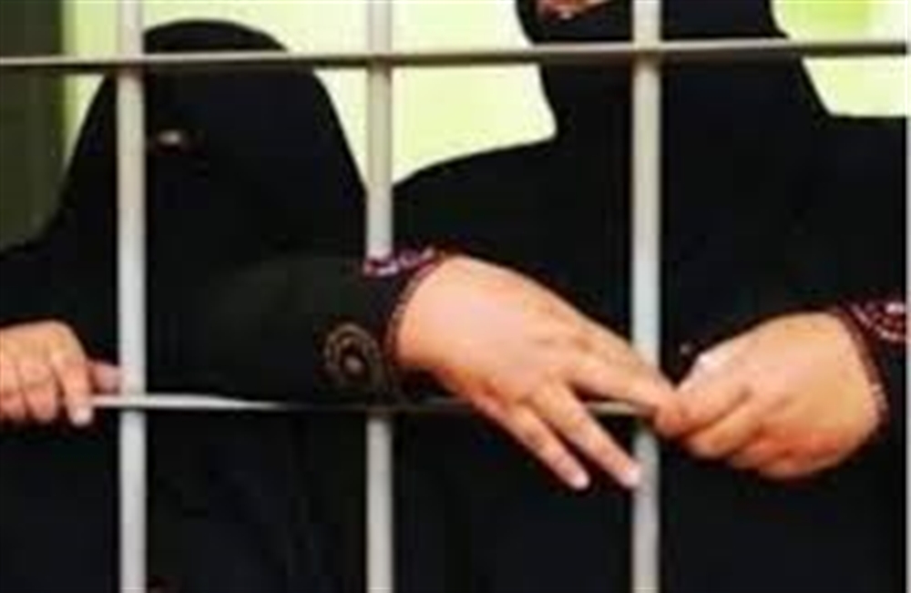 قصة مأساوية... أمٌ لـ5 أطفال "نازحة" تواجه عقوبة الإعدام أمام محكمة حوثية.. ما التهمة؟