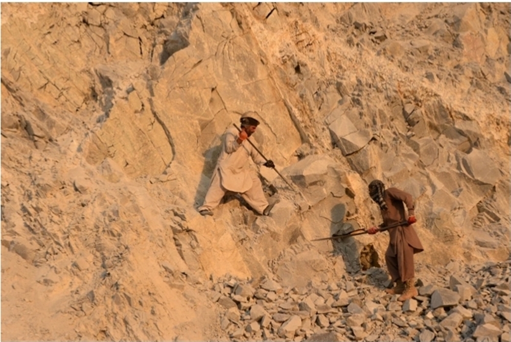 الدول والشركات الاجنبية تتهافت على معدن ثمين في أفغانستان