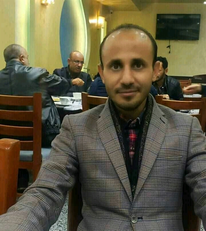 مسؤول في الصحة وقريب لرئيس الوزراء يهدد صحفيا يمنيا في القاهرة