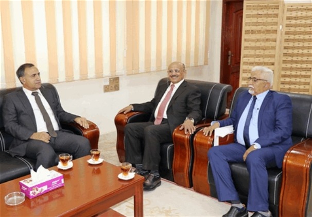 محافظ البنك المركزي ونائبه يلتقيان رئيس جامعة عدن في مقر البنك الرئيس