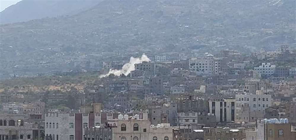 الحوثيون يقصفون الأحياء السكنية في تعز