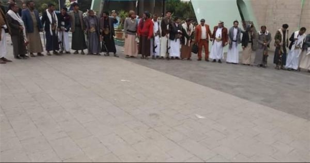 صنعاء.. تواصل الاحتجاجات القبلية للمطالبة بالإفراج عن معتقل بسجن حوثي