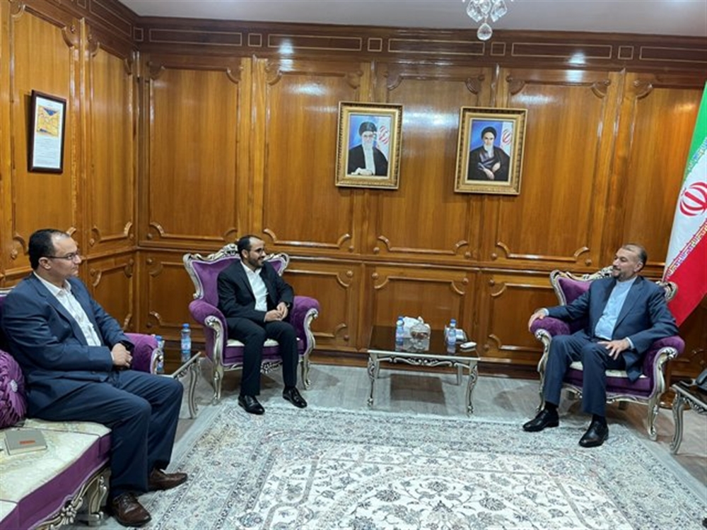 وزير خارجية إيران يلتقي ناطق الحوثيين في مسقط