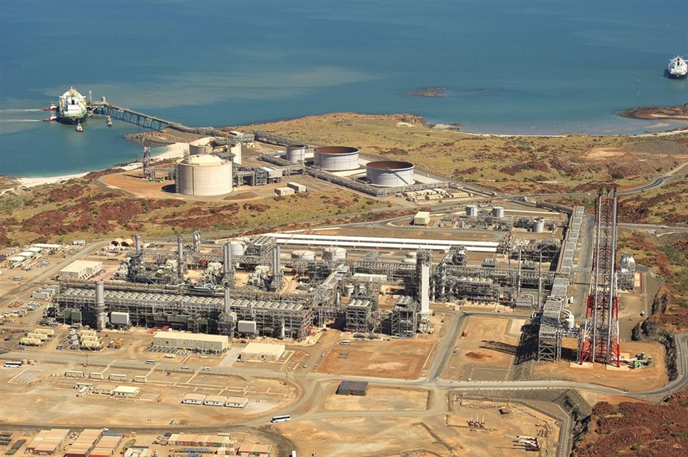 صحيفة: مفاوضات مكثفة لإعادة تصدير الغاز عبر ميناء بلحاف
