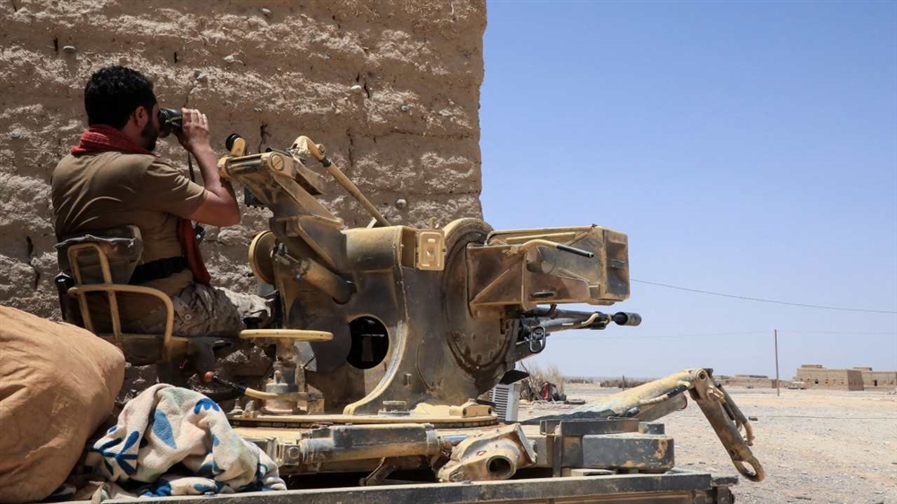 الجيش يشن هجوم على مواقع مليشيا الحوثي جنوب مأرب ويستعيد مواقع وهدوء في جبهات العمالقة