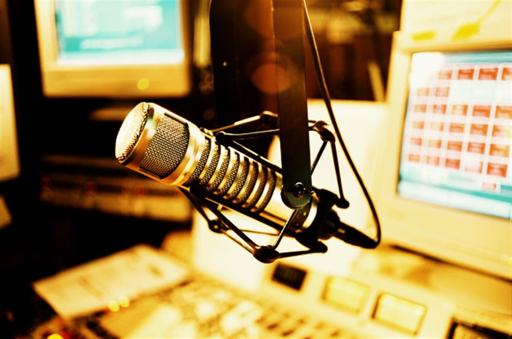 الحوثيون يغلقون مقرات إذاعات محلية في صنعاء