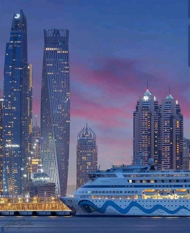 مليشيا الحوثي تقول إنها قصفت دبي وأبوظبي بالمسيرات والصواريخ
