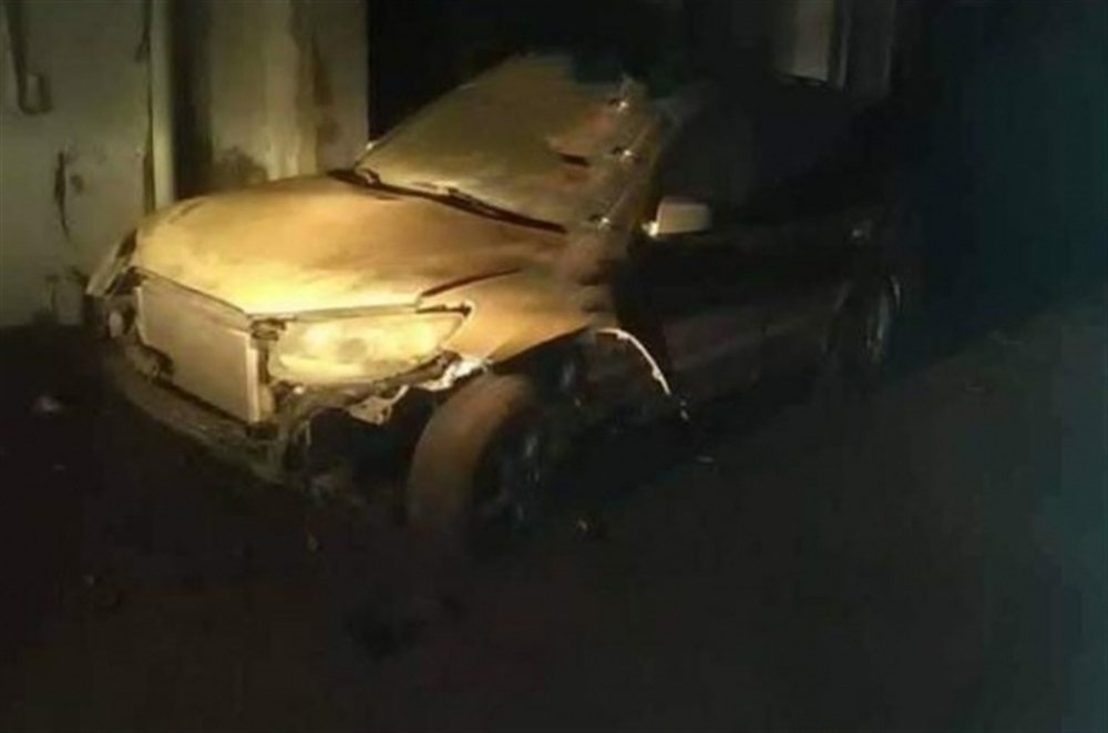 عدن.. انفجار عبوة ناسفة في سيارة ضابط بالبحرية