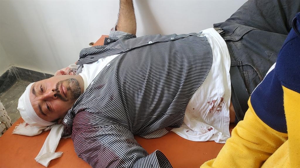 قصف حوثي يصيب 4 أفراد من أسرة واحدة بينهم رضيع بتعز