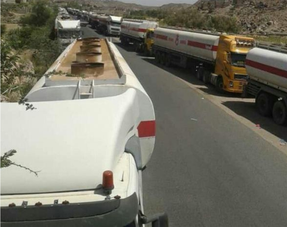 في ظل توسع غير مسبوق للاسواق السوداء.. مصادر : الحوثي يحتجز مئات الناقلات النفطية في "الجوف"