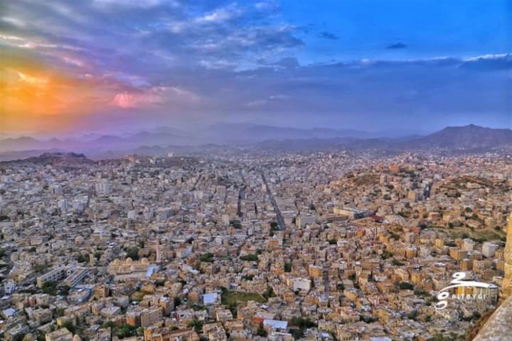 إصابة امرأة برصاص قناص حوثي في تعز