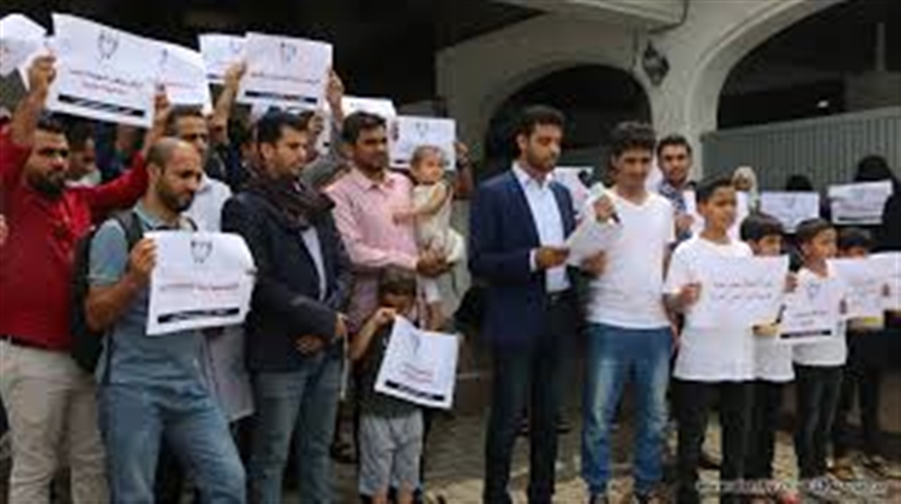 طلاب اليمن المبتعثين للدراسة في ماليزيا ينظمون وقفة احتجاجية بمبنى الملحقية الثقافية
