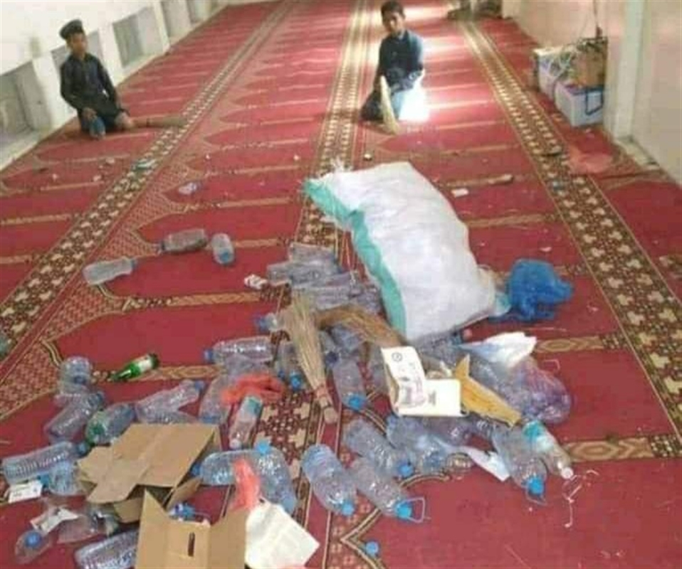 مع استمرار حملة منع "التراويح"... قيادي يتوعد مَن منعوه من المقيل في المسجد بالعقاب