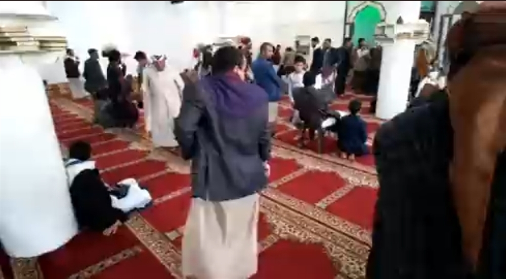 في ذمار.. خطيب حوثي يفرض نفسه بقوة في أحد المساجد لكن رد المصلين كان صادما.. (فيديو)