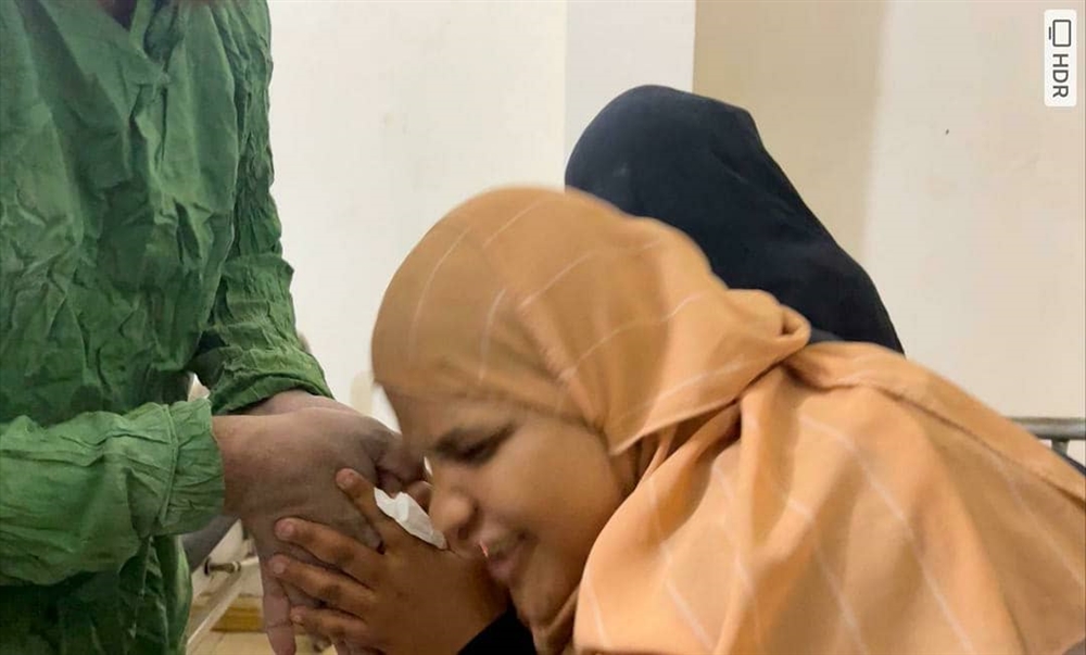 في مخيم طبي دعمته الكويت... فتاة في لحج تستعيد نظرها بعد عشرين عاما من المعاناة.. القصة الكاملة يسردها "الحرف28"
