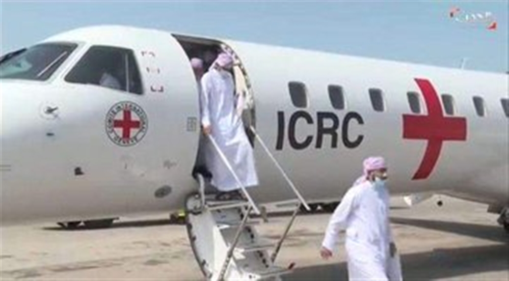 الصليب الأحمر يصف الاسرى الحوثيين المفرج عنهم من قبل التحالف بـ"المحتجزين"