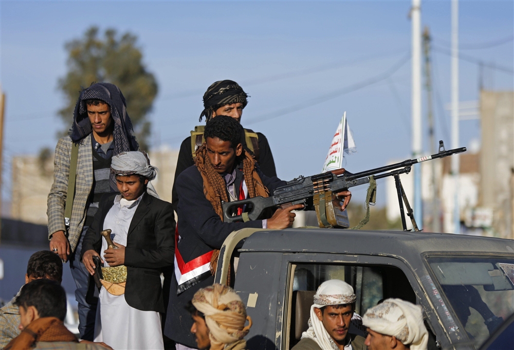 الجيش: الحوثيون يدفعون بتعزيزات عسكرية مكثفة