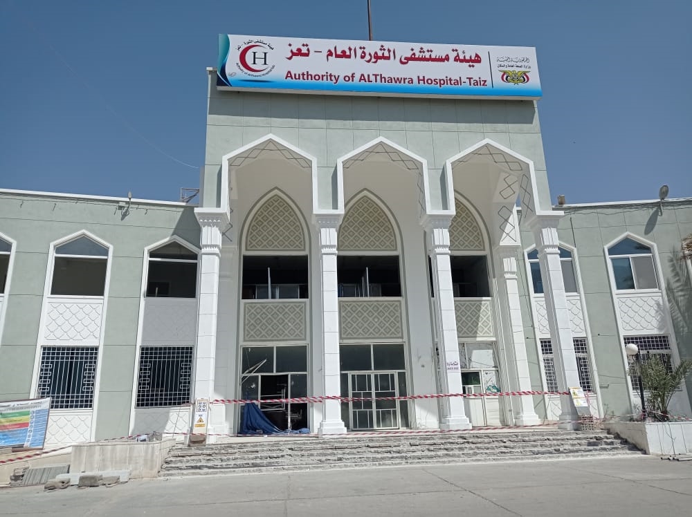 تعز.. توقيف مدير مستشفى الثورة وموظفين آخرين على خلفية وفاة طالبة