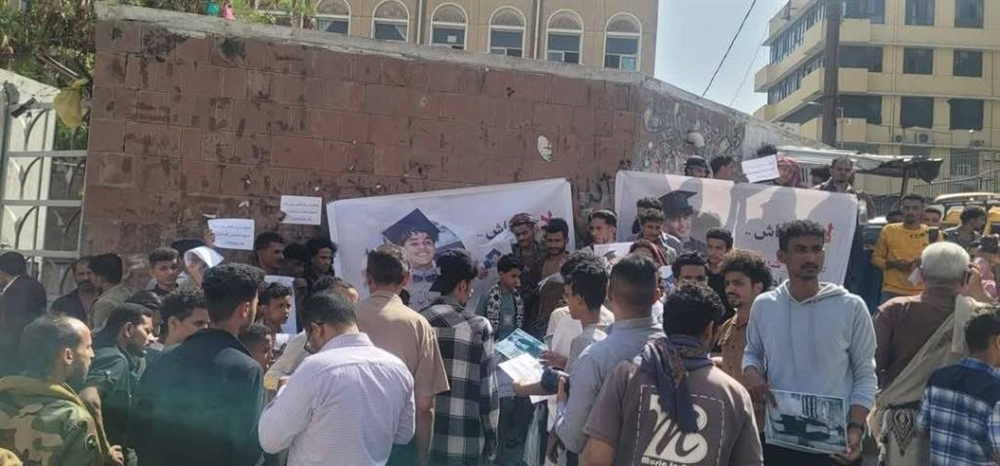 تعز.. وقفة احتجاجية تطالب بسرعة ضبط قاتل طفل