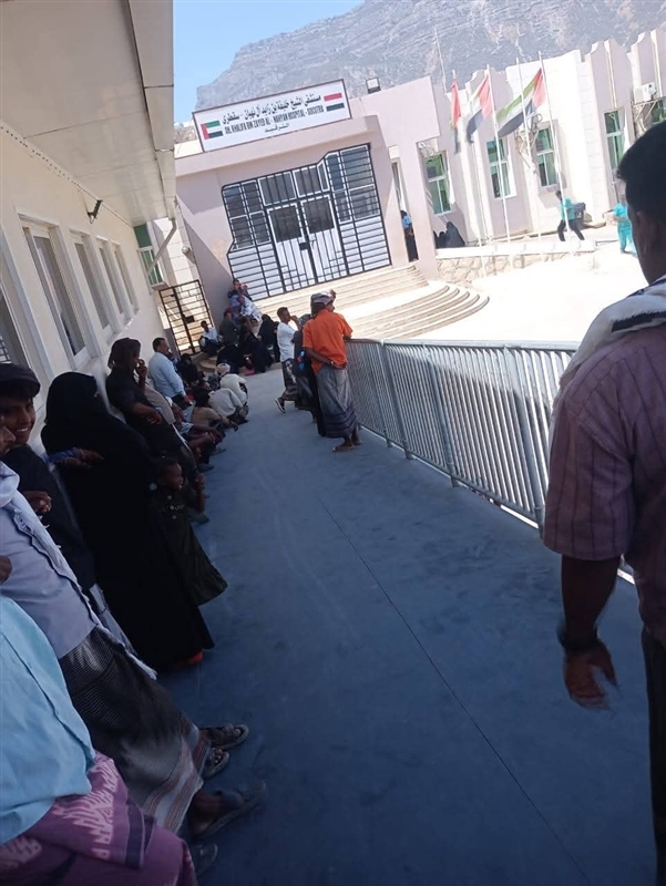 سقطرى.. تعليق العمل بمستشفى خليفة احتجاجاً على اقتحامه من قبل قوات الانتقالي