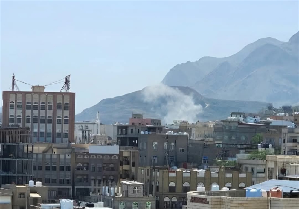 تعز.. قوات الجيش ترد على مصادر النيران وتقتل قناصا حوثيا شرق المدينة