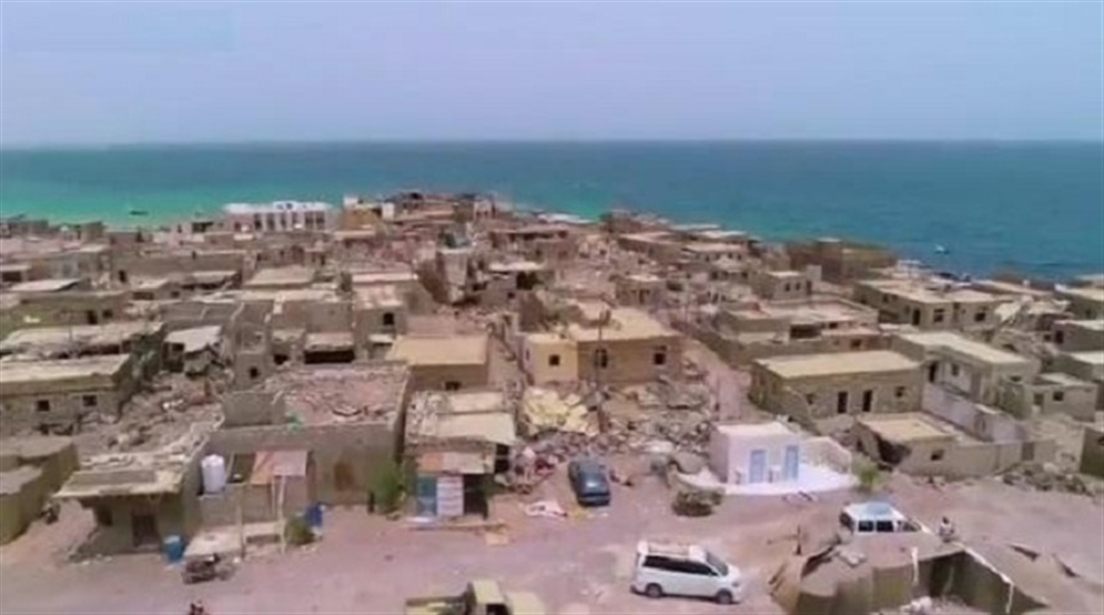 مكتب حكومي : الحوثيون يرتكبون انتهاكات واسعة ويحوّلون منازل المدنيين إلى مواقع عسكرية
