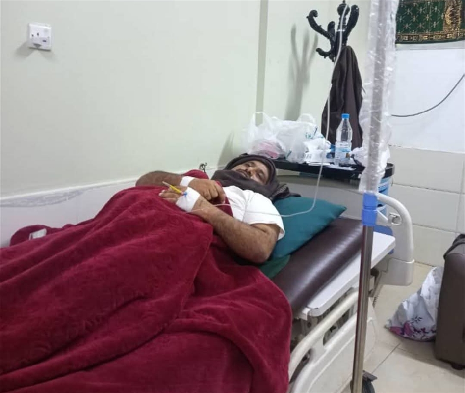 عدن.. نقل مختطف إلى المستشفى بعد تدهور حالته الصحية في سجون الانتقالي