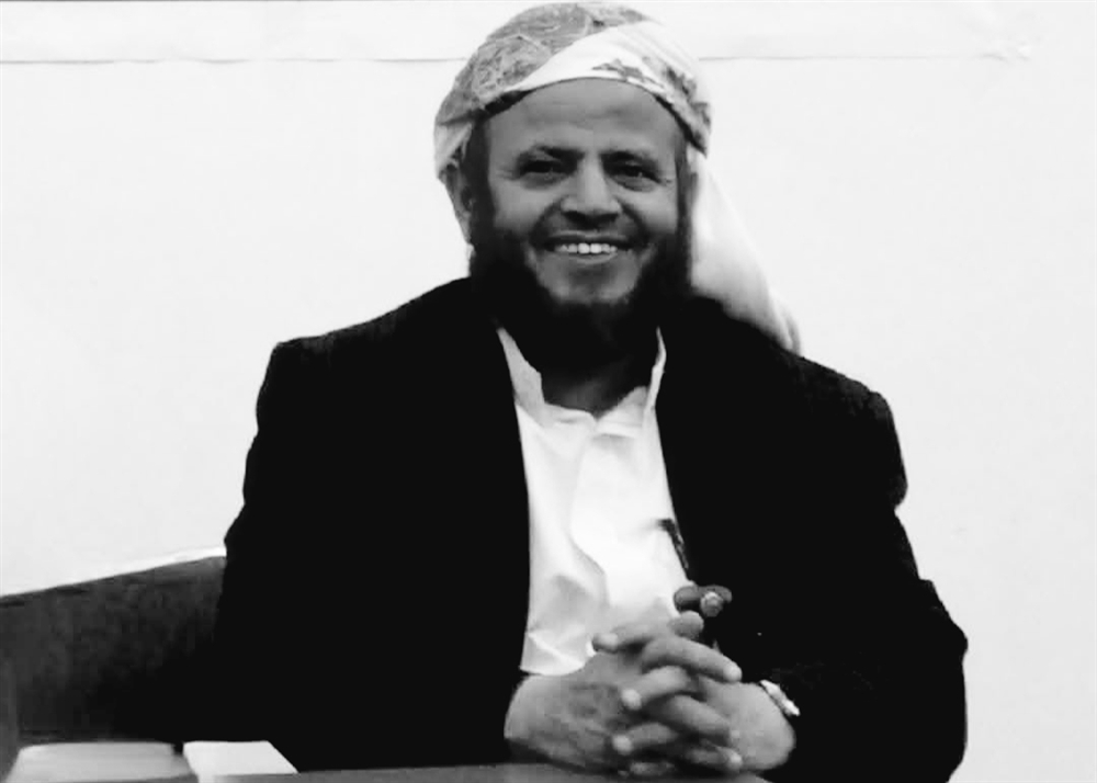مليشيا الحوثي تُجبر أسرة الشيخ صالح حنتوس على دفنه ليلا