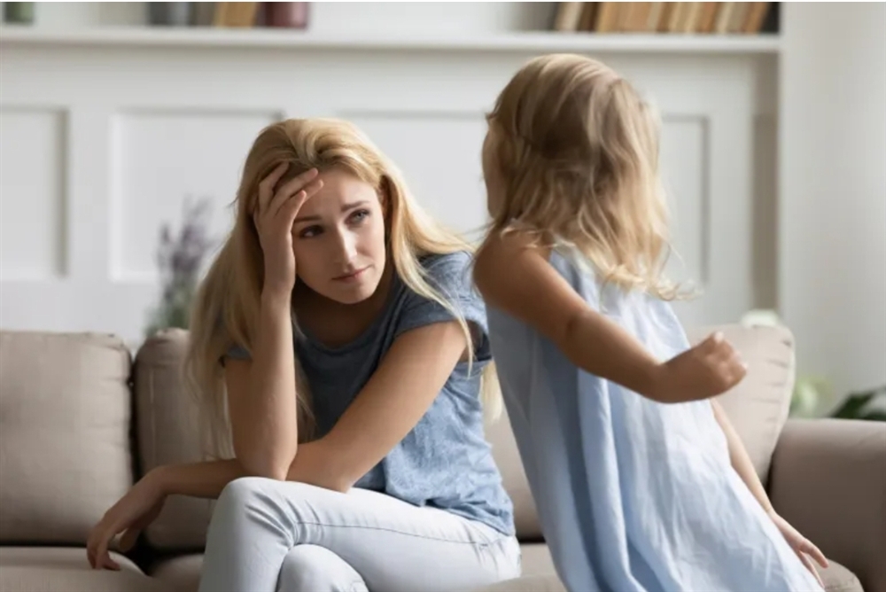 لماذا يتصرف طفلك في عمر الثالثة كمراهق؟