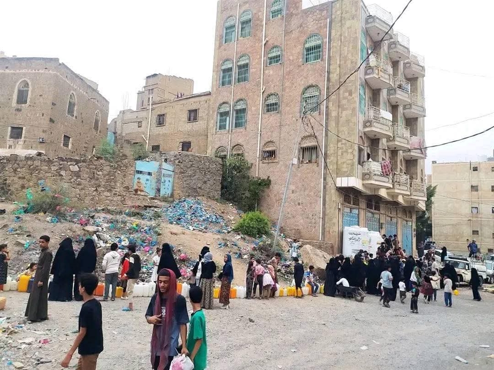 تعز.. أزمة خانقة في مياه الشرب وسط غياب تام لدور الجهات المعنية