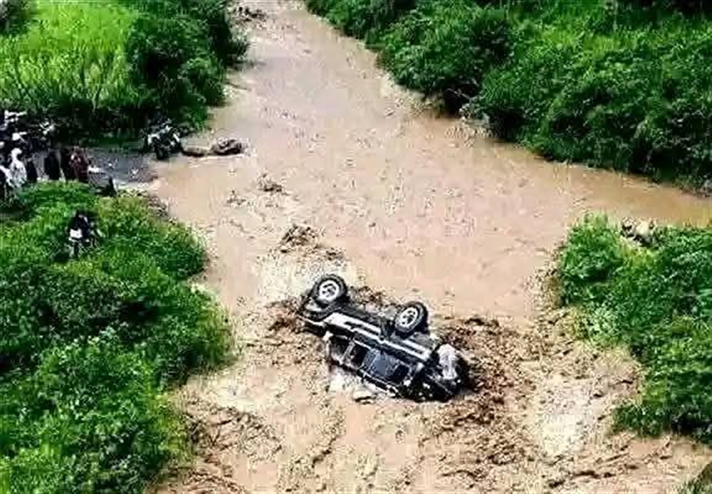 وفاة أسرة كاملة جرفتها السيول في مدينة إب