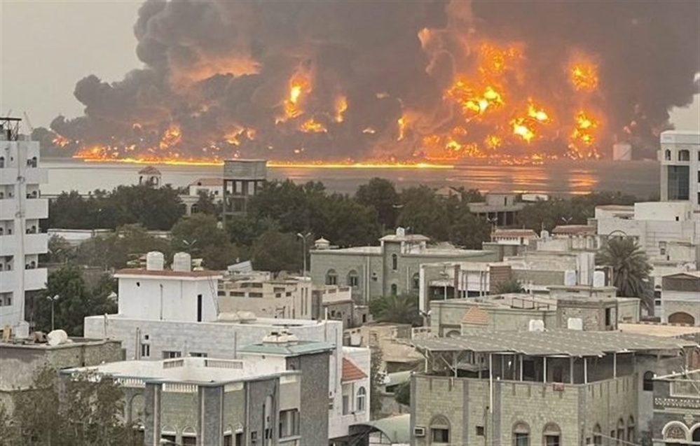 العدو الإسرائيلي يشن غارات جوية على ميناء الحديدة