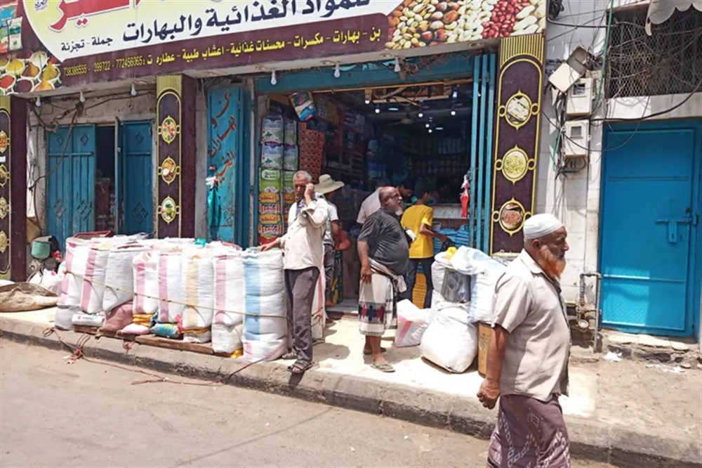 الحكومة توجه بإلزام التجار بخفض الأسعار تماشيا مع تحسن سعر الصرف
