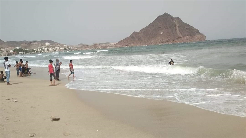تيارات بحرية تبتلع سبعة شبان في ساحل جولدمور بعدن