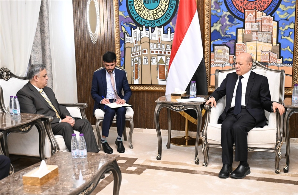 العليمي يبحث مع مسؤول هندي استيراد القمح بأسعار "تفضيلية" ونقل الخدمات القنصلية إلى عدن