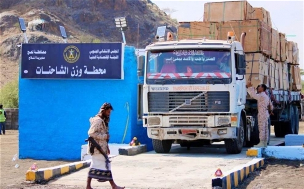 سائقو شاحنات ينددون بفرض جبايات غير قانونية في خط الضالع