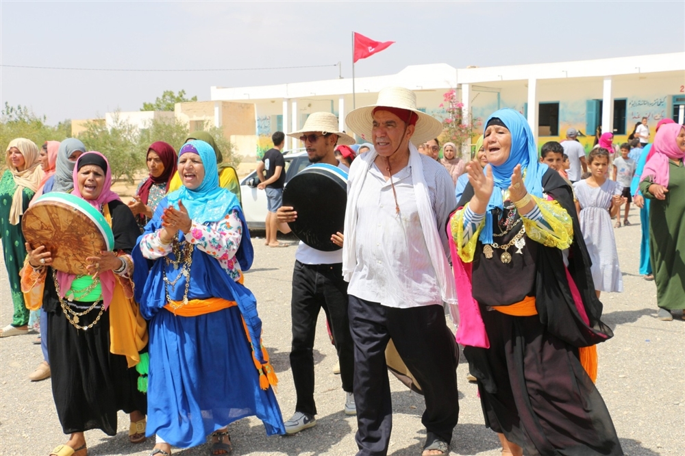 السمفونية السادسة بالرقاب: أنغام الذاكرة وإيقاعات المرأة