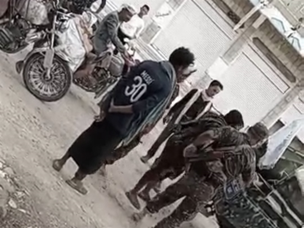 مقتل شاب تحت التعذيب أمام والده على أيدي عناصر حوثية في "وصاب" ذمار